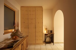 Interior - Holiday Apartment “Rafaser - Albina” with Mountain View & Wi-Fi (Feldthurns)