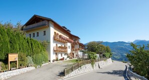 Exterior - Holiday Apartment “Rafaser - Albina” with Mountain View & Wi-Fi (Feldthurns)