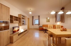 TV, table tennis - Holiday Apartment “Rafaser - Albina” with Mountain View & Wi-Fi (Feldthurns)