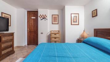 2 soverom, strykejern/-brett og sengetøy