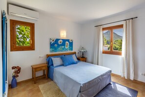 3 bedrooms, iron/ironing board, free WiFi, bed sheets - Holiday Home 'S Estanyol' with Sea View, Wi-Fi and Air Conditioning (Urbanización S'Estanyol)