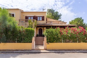 Exterior - Holiday Home 'S Estanyol' with Sea View, Wi-Fi and Air Conditioning (Urbanización S'Estanyol)