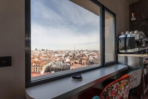 City view from property - Hostal Juliette & Coworking (Madrid)