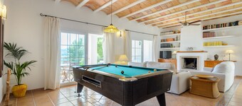 Lujosa villa "Casa Olivo" con vistas a la montaña, piscina, Wi-Fi, balcón y aire acondicionado