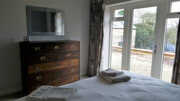 Apartemen, 2 kamar tidur | 2 kamar tidur dan didekorasi berbeda-beda