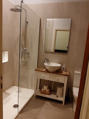 Bathroom - Bay Tree Cottage Accommodation (Towcester)