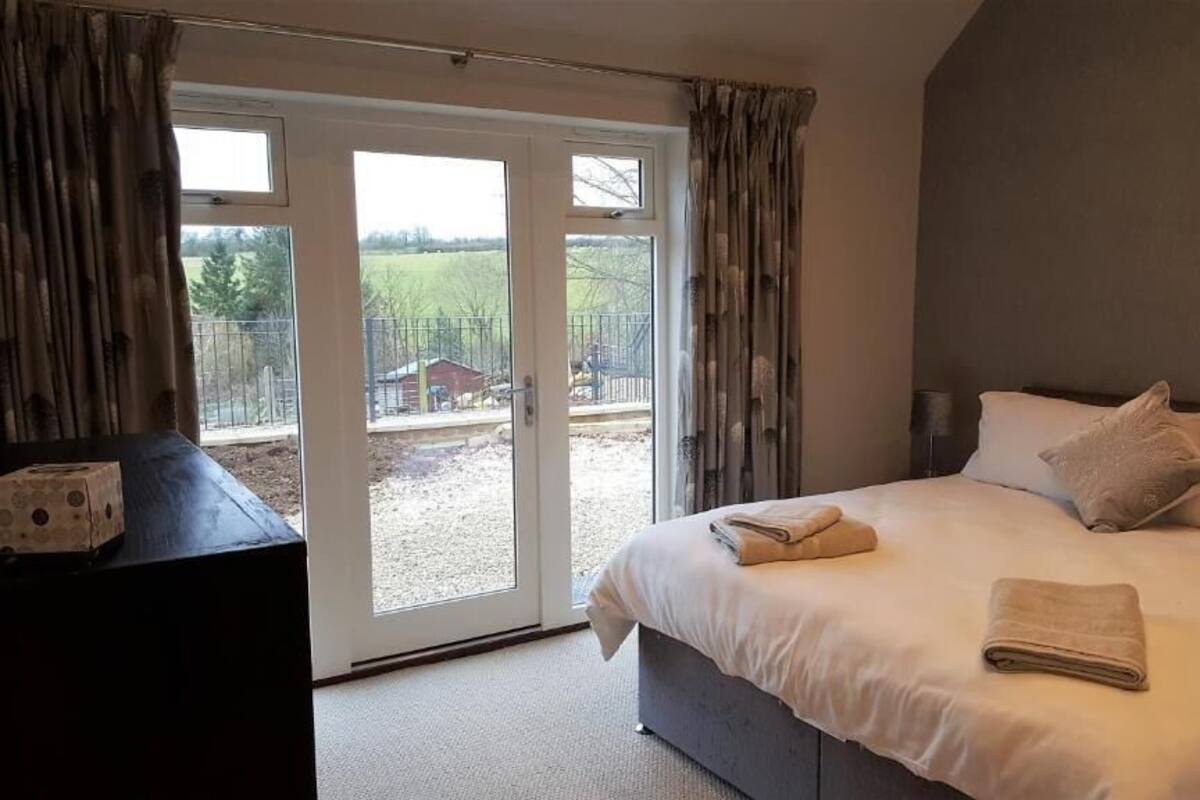 Two-Bedroom Apartment - Weavers | WiFi (free)