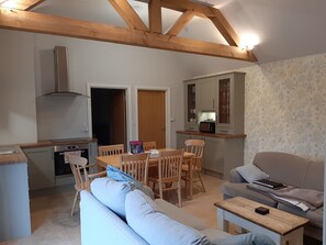 Apartment, 3 Bedrooms (The Foragers) | Living area