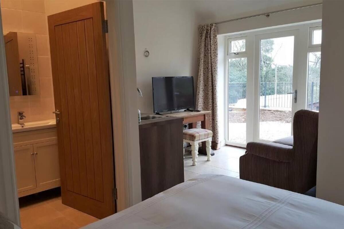 One-Bedroom Studio Apartment - Baker's Den | WiFi (free)