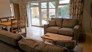 Two-Bedroom Apartment - Weavers | Living room - Bay Tree Cottage Accommodation (Towcester)