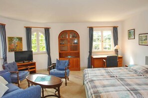 3 soverom, strykejern/-brett, internettilgang og sengetøy