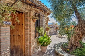 Exterior detail - Holiday Home “Alojamiento Rural La Pila” with Mountain View, Wi-Fi (Ronda)