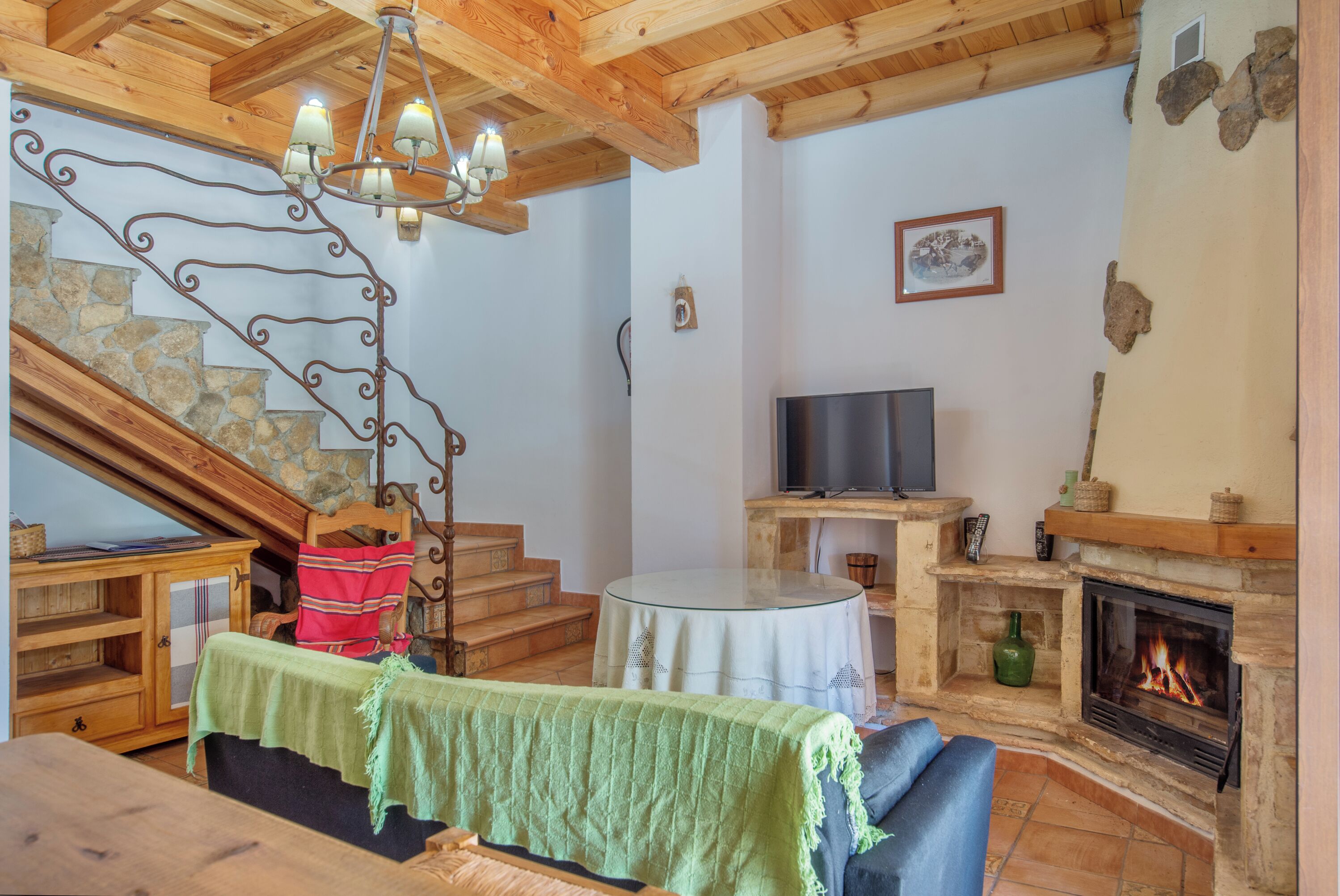 Télévision, cheminée