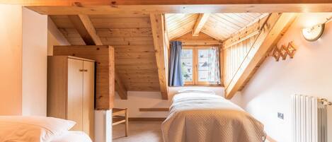 2 slaapkamers, een strijkplank/strijkijzer, gratis wifi, beddengoed