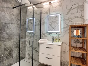 Shower, free toiletries, hair dryer - N&J - BERLIOZ SUITE - Central - Close sea (Niza)