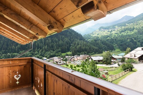 Apartment "Casa Bamby - Cevedale" with Balcony, Garden & Mountain View