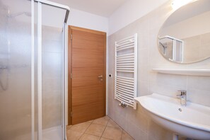 Dutxa, assecador de cabells i tovalloles 