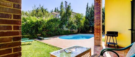 حمّام سباحة خارجي