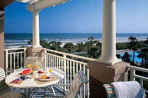 Outdoor dining - Marriott Ocean Grande (Hilton Head Island)