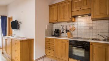 Frigorifero, forno, piano cottura, lavastoviglie