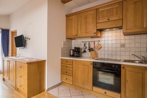 Réfrigérateur, four, plaque de cuisson, lave-vaisselle