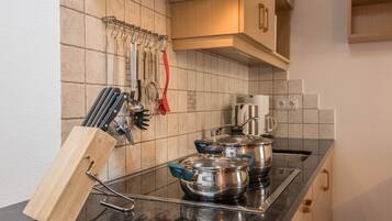 Frigorifero, forno, piano cottura, lavastoviglie