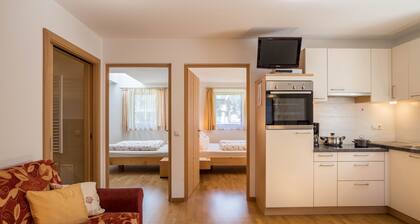 Ferienwohnung "Alpenrose - Mesnerhof" mit Bergblick, WLAN, Terrasse & Garten