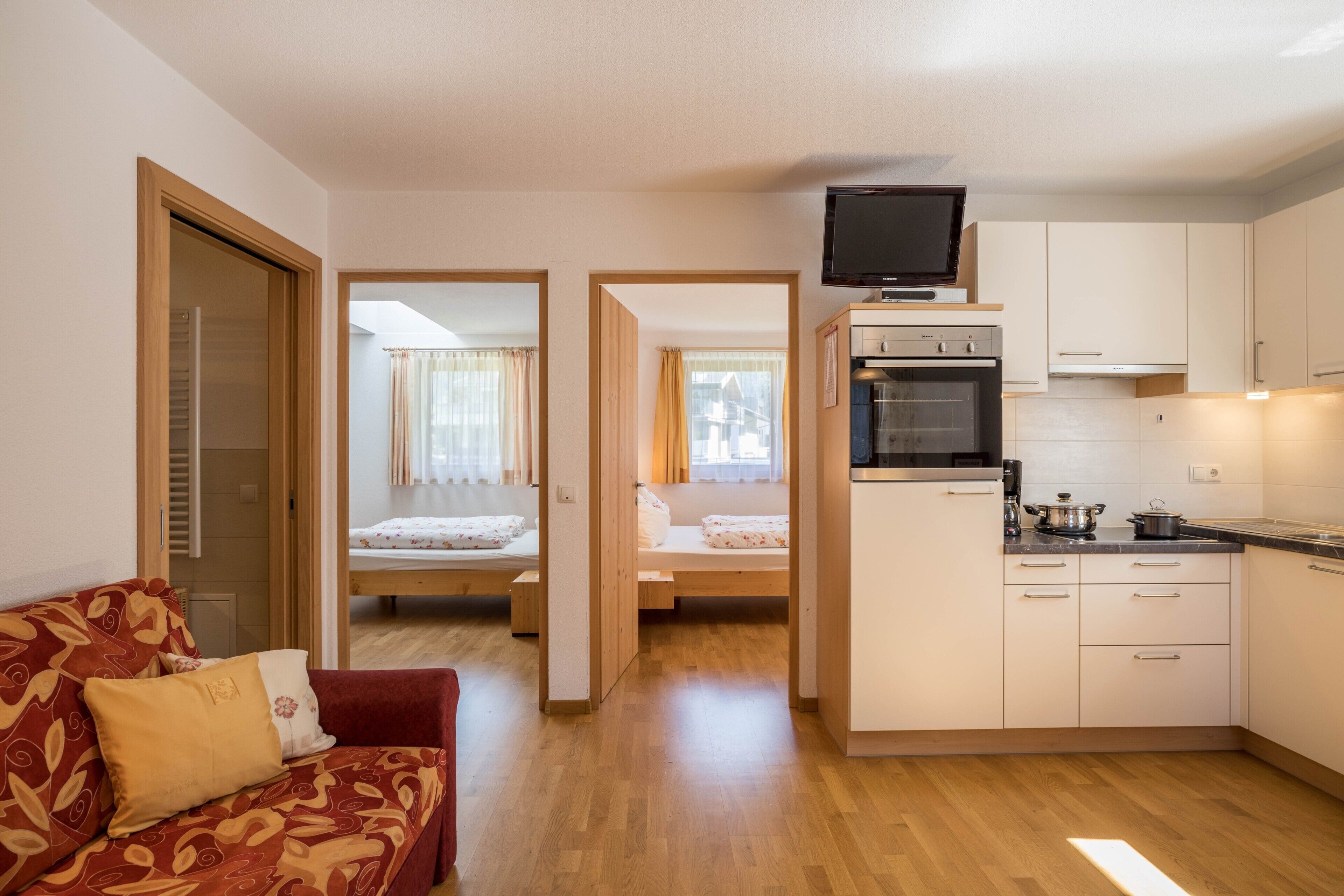 Frigorifero, forno, piano cottura, lavastoviglie