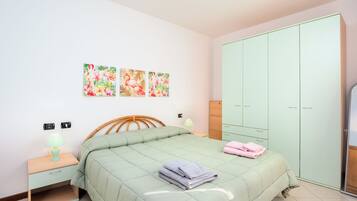 1 chambre, fer et planche à repasser, Wi-Fi gratuit, draps fournis