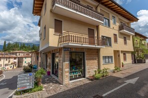Exterior - Lake and Mountain Views - Liver 202 (Pieve di Tremosine sul Garda BS)