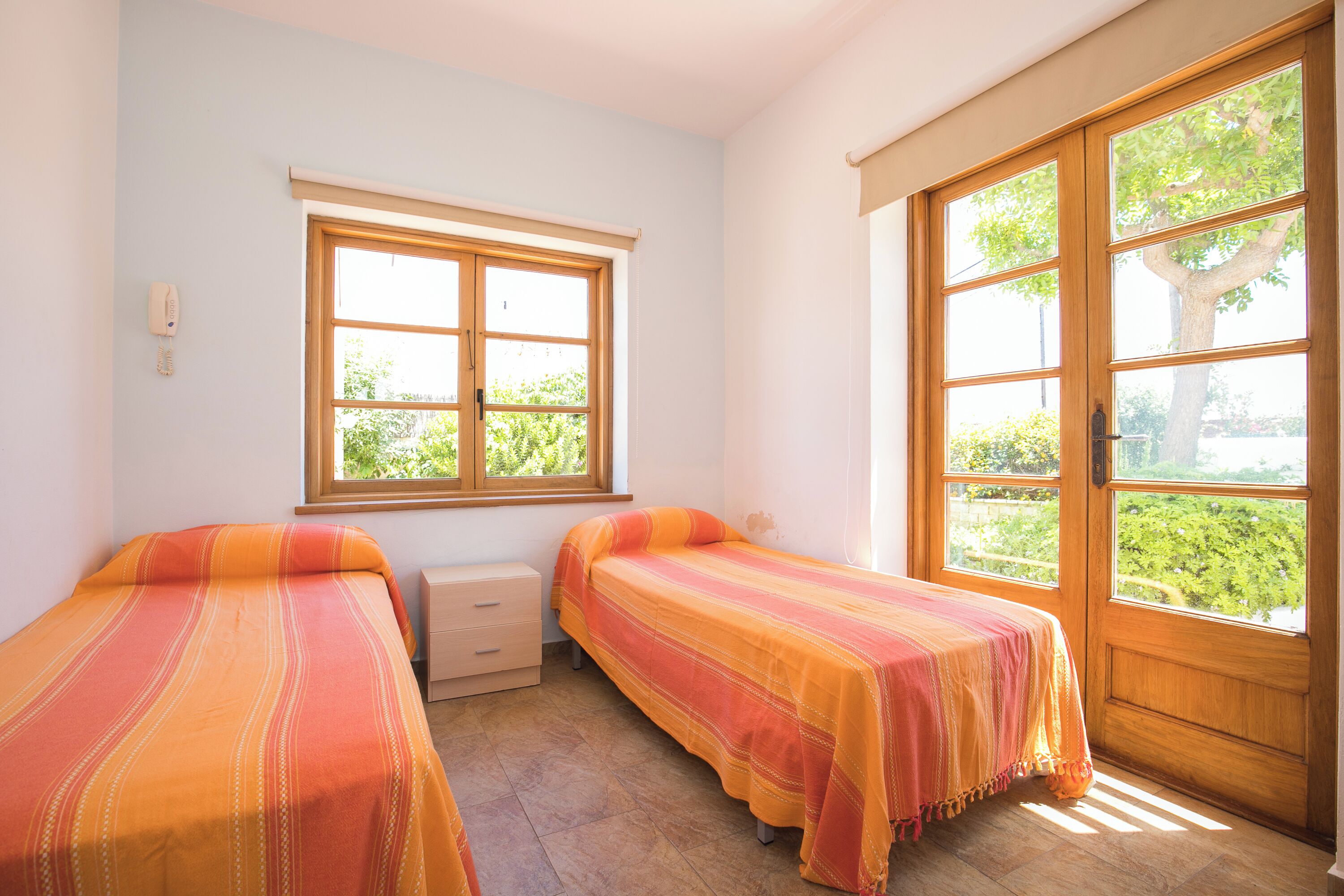 2 habitaciones, tabla de planchar con plancha y wifi gratis 