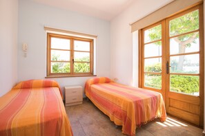 2 bedrooms, iron/ironing board, free WiFi, bed sheets - Vacation Home "Villa Republica Argentina" near Beach with Private Terrace & Wi-Fi (ciutadella)