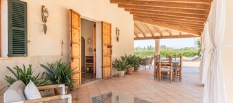 Majorcan Holiday Home with Pool, Wi-Fi, Garden and Patio