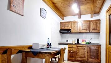 Frigorifero, microonde, piano cottura, macchina per tè/caffè