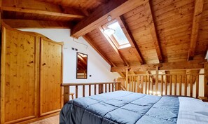 1 slaapkamer, een strijkplank/strijkijzer, gratis wifi, beddengoed