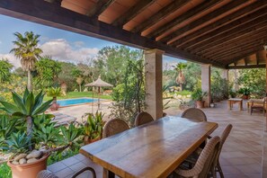 屋外ダイニングエリア