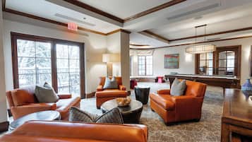 TV, peis og stereoanlegg