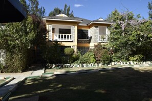 Free self-parking - Yaris Guest House (Eldoret)