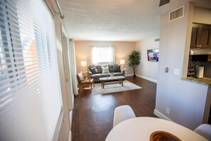 TV - Brief Homes - Oakland Park Victor 2 Bedroom #3 (Oakland Park)