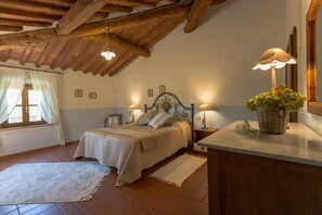 2 bedrooms, iron/ironing board, travel crib, free WiFi - Farmhouse apartment (Margherita 4+2) Volterra area, San Gimignano, Pisa   (Montelopio di Peccioli,)