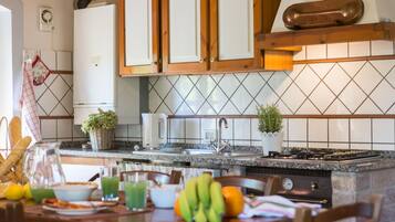 Réfrigérateur, four, plaque de cuisson, lave-vaisselle