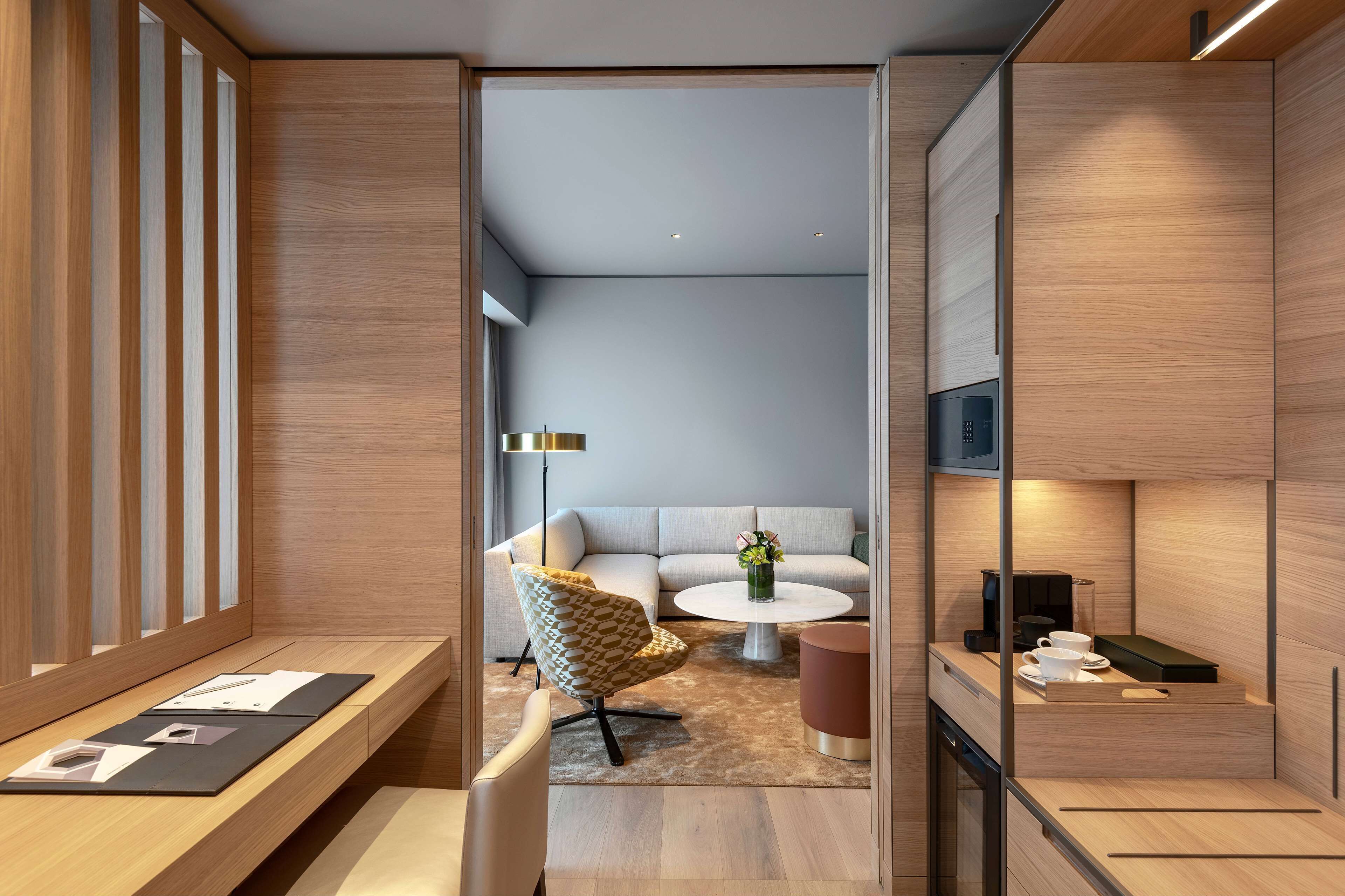 suite, 1 king bed (regency) | 1 bedroom, hypo-allergenic bedding, minibar, in-room safe