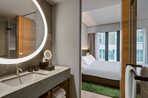 Free toiletries, hair dryer, bathrobes, towels - Hyatt Regency Zurich Airport The Circle (Kloten)
