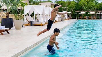 Kolam renang kanak-kanak