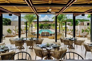 2 Bars/Lounges, Bar im Pool, Poolbar