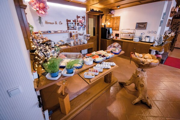 Daily buffet breakfast (EUR 15 per person) - Franconia City (Nuremberg)