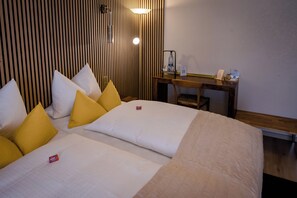 Standard Double Room | Hypo-allergenic bedding, in-room safe, desk, iron/ironing board - Franconia City Hotel (Nuremberg)