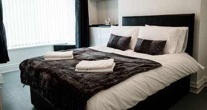 Stay Comfortable- New and stylish holiday home