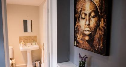 Stay Comfortable- New and stylish holiday home
