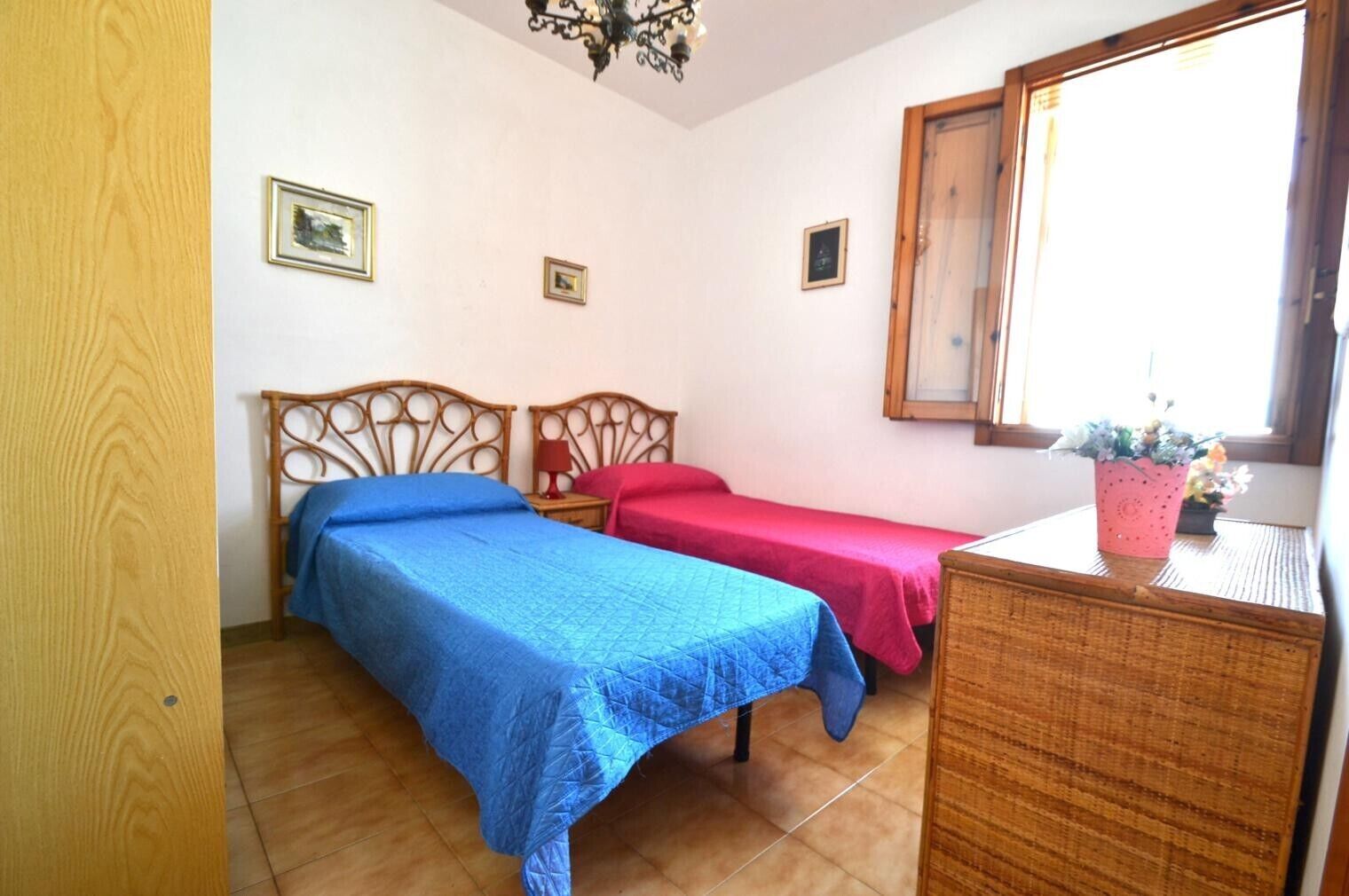 2 Schlafzimmer, Bügeleisen/Bügelbrett